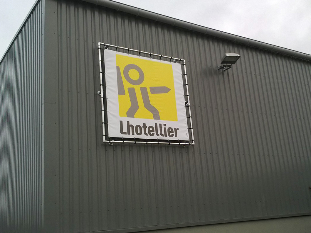 enseigne bâche tendue